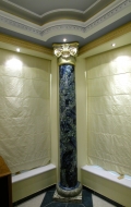 Installed scagliola column with gilded details ( 4 / 4 )