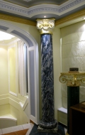 Installed scagliola column with gilded details ( 3 / 4 )