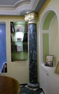 Installed scagliola column with gilded details ( 1 / 4 )
